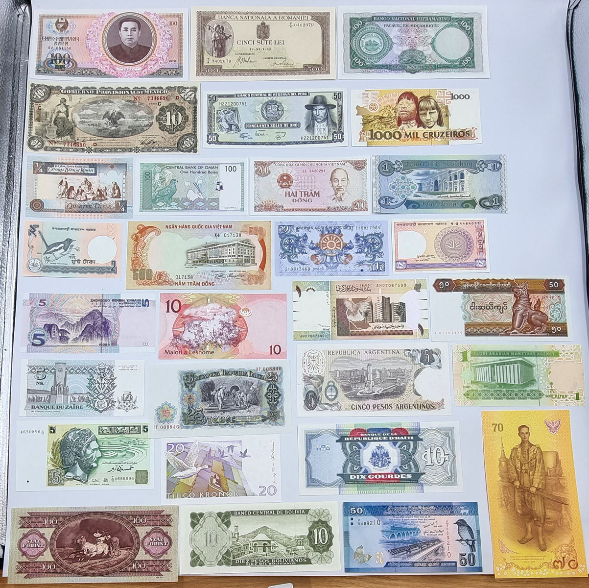 Świat - Irak, Wietnam, Brazylia, Mozambik, Paru, Rumunia, Butan, Sudan, Lesoto, Zair, Argentyna, Tunezja, Haiti, Boliwia, Węgry, Meksyk, zestaw 29 sztuk